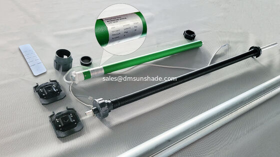 مبيعات ساخنة ستائر سحاب تعمل بالكهرباء ومقاومة للرياح للباحات والشرفات ستائر دوارة مساعدة يدوية